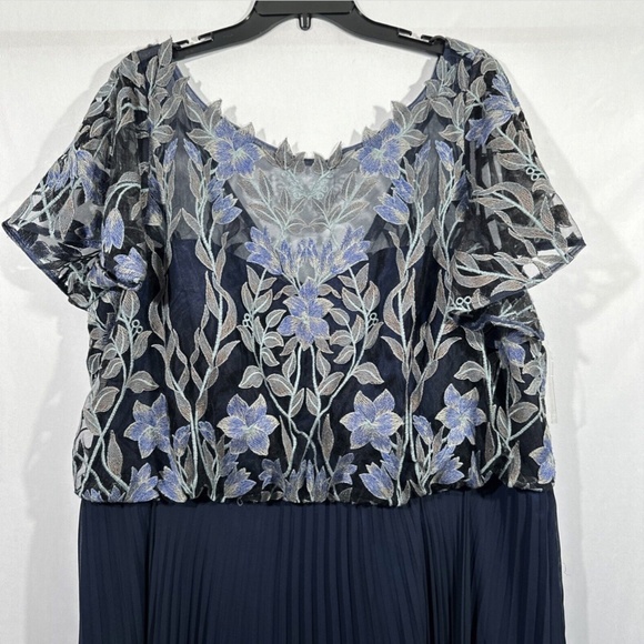 NEW $298 JS COLLECTIONS [ 22W ] Embroidered Illusion Bodice‎ Pleated Gown - Picture 8 of 13